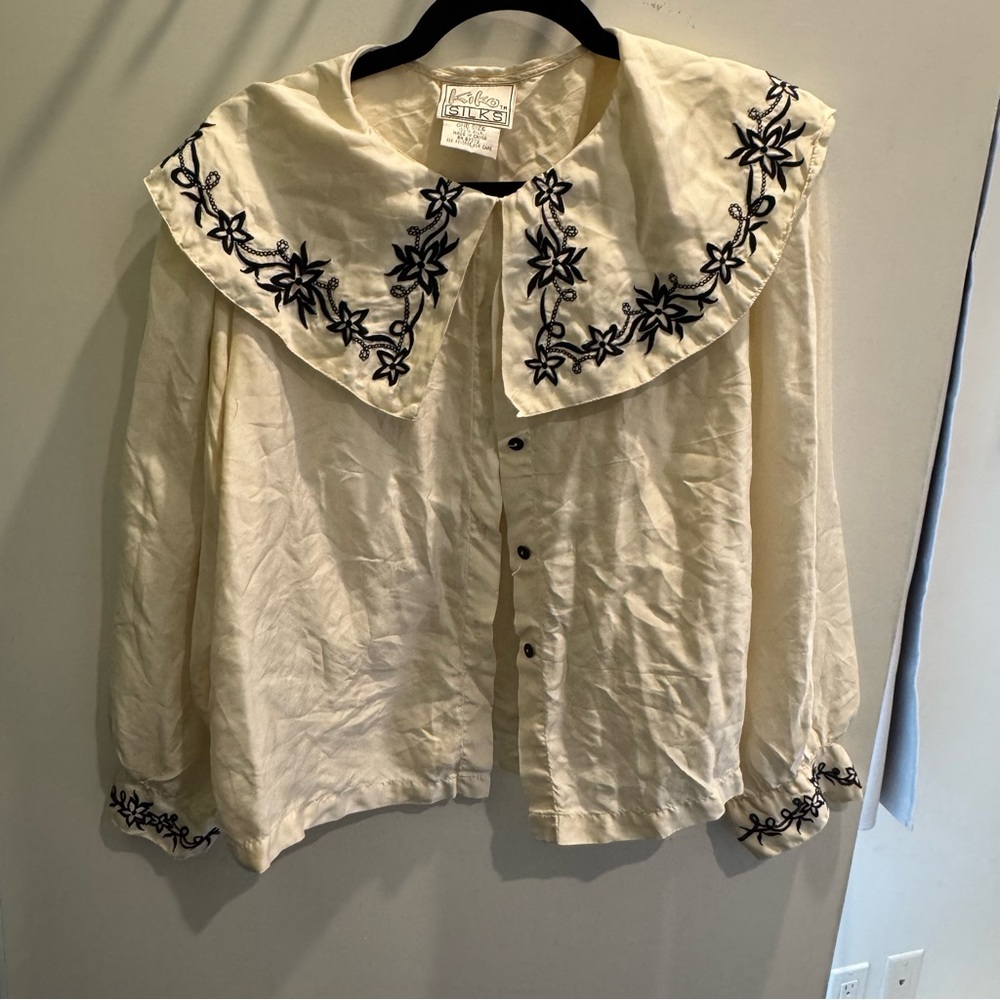 Vintage Ivory Embroidered Button-Up Blouse with Large Collar